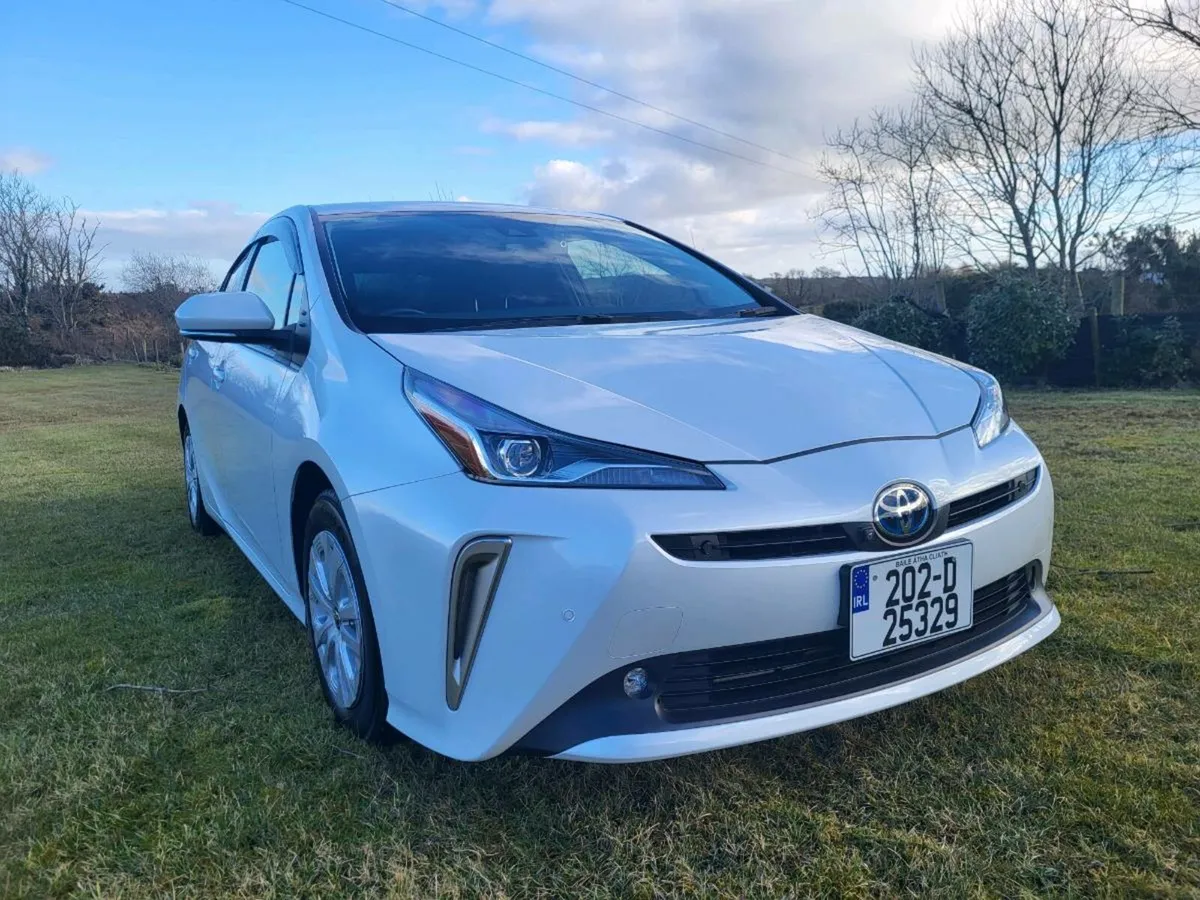 2020 Toyota Prius hybrid pearl white new model - Image 3