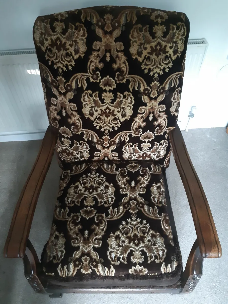 Lovely Antique Platform Rocking Chair . - Image 4