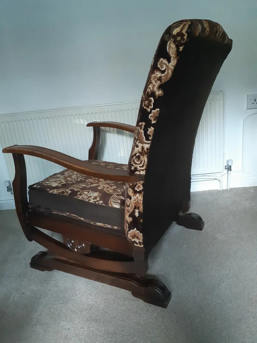 Lovely Antique Platform Rocking Chair . - Image 3
