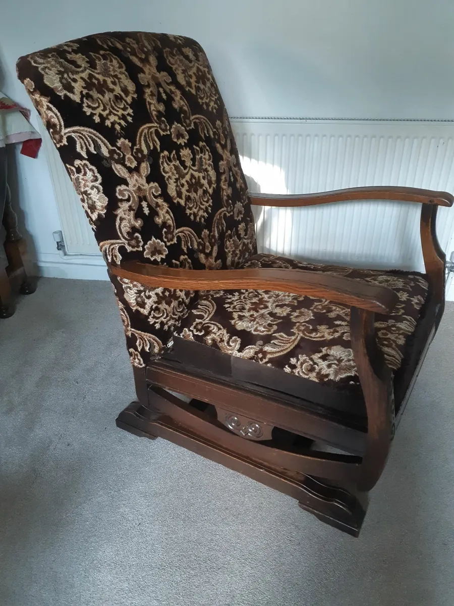Lovely Antique Platform Rocking Chair . - Image 2