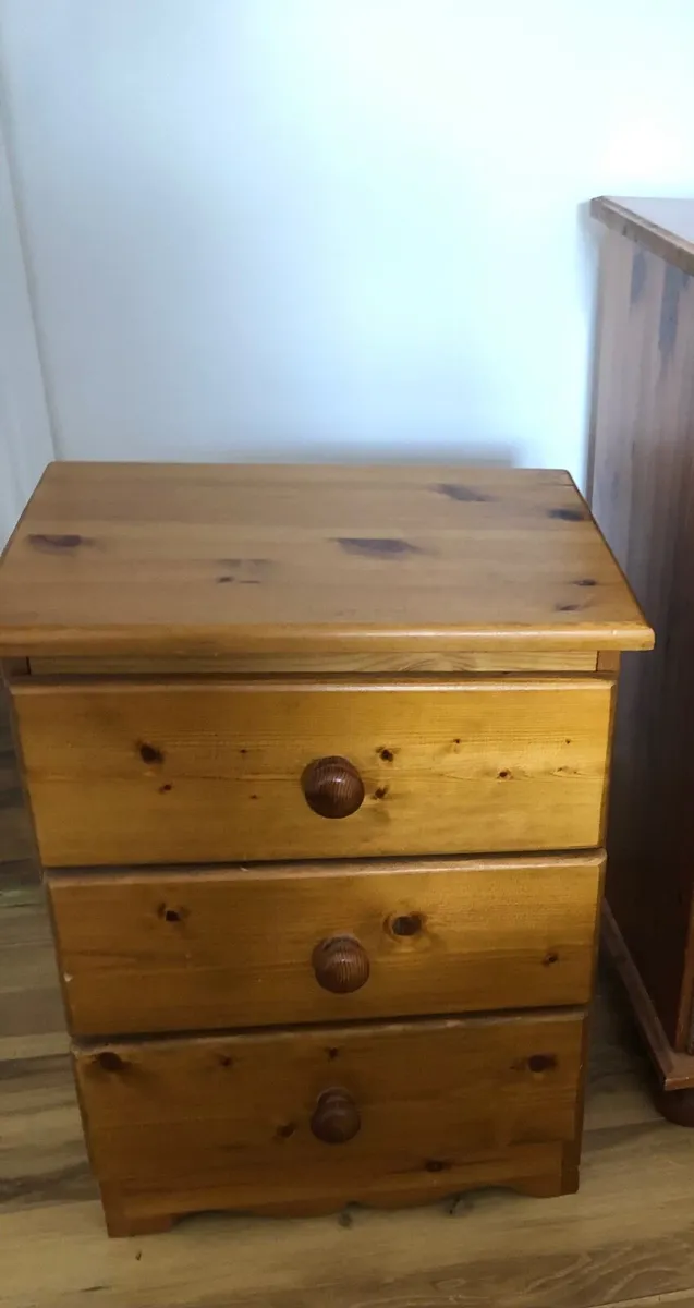 Bedroom furniture - Image 1
