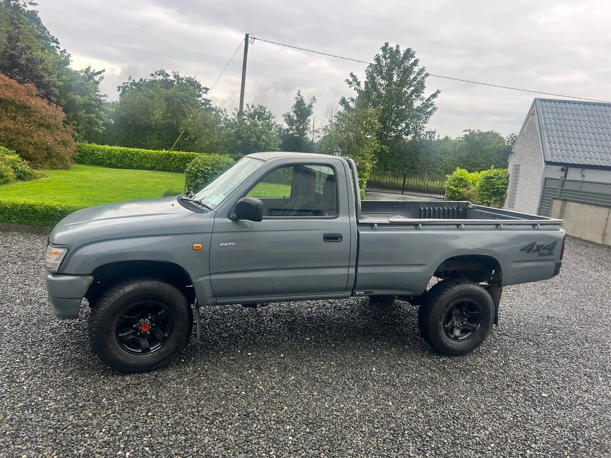 2001 Toyota hilux - Image 2