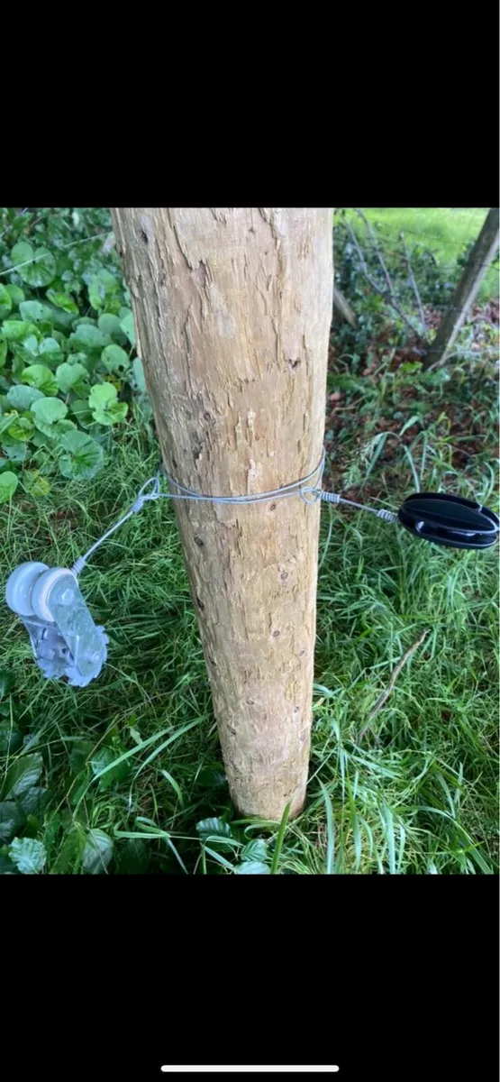 Fencing contractor - Image 1