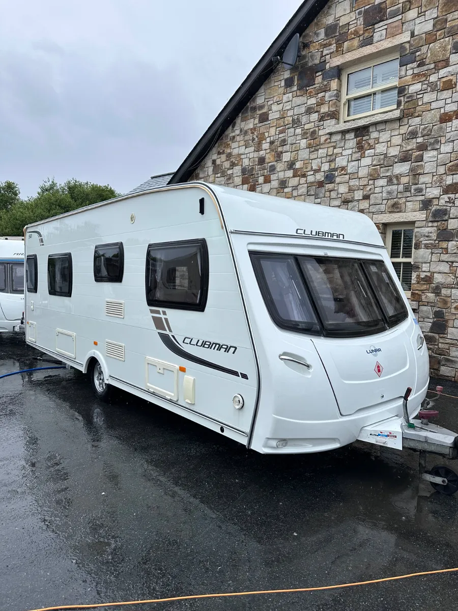 ✨STUNNING LUNAR CLUBMAN 4 BERTH FIXED SINGLE BEDS✨ - Image 1