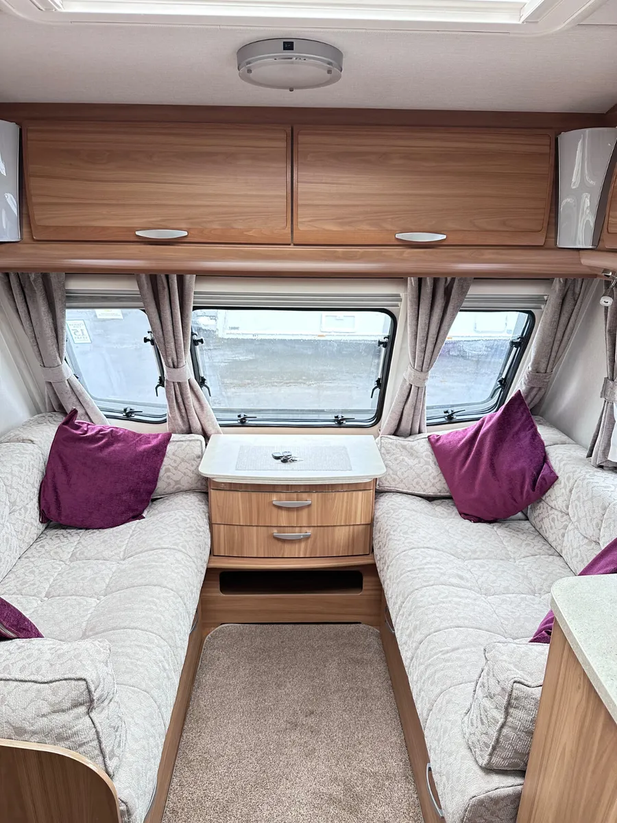 ✨STUNNING LUNAR CLUBMAN 4 BERTH FIXED SINGLE BEDS✨ - Image 3