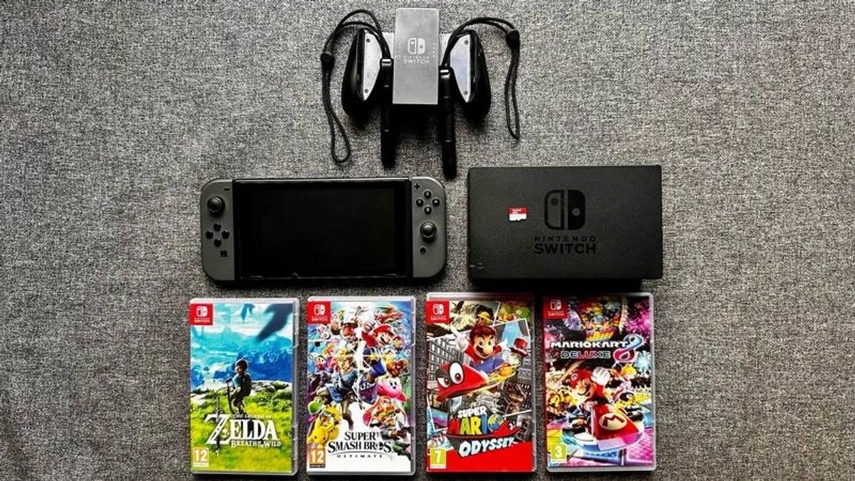Nintendo Switch & 4 Game Bundle - Image 2