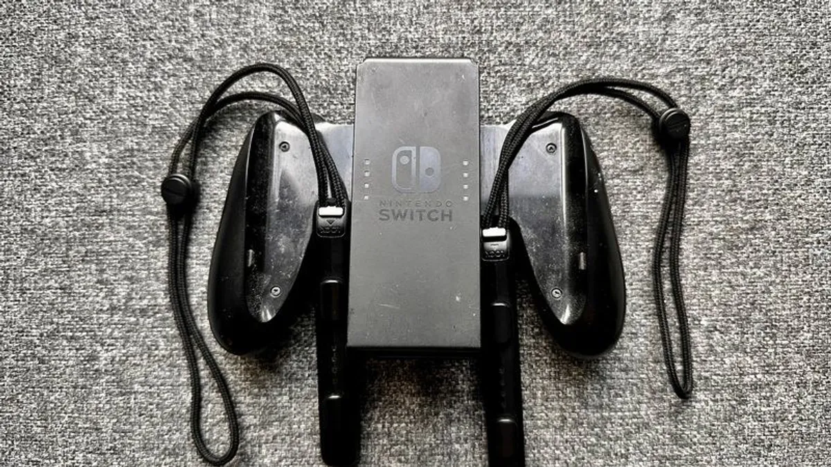 Nintendo Switch & 4 Game Bundle - Image 4