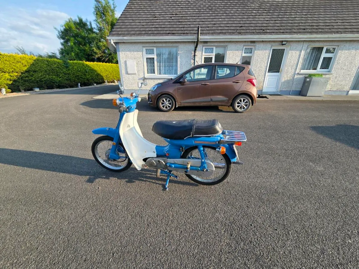 Vintage yamaha motorcycle - Image 4