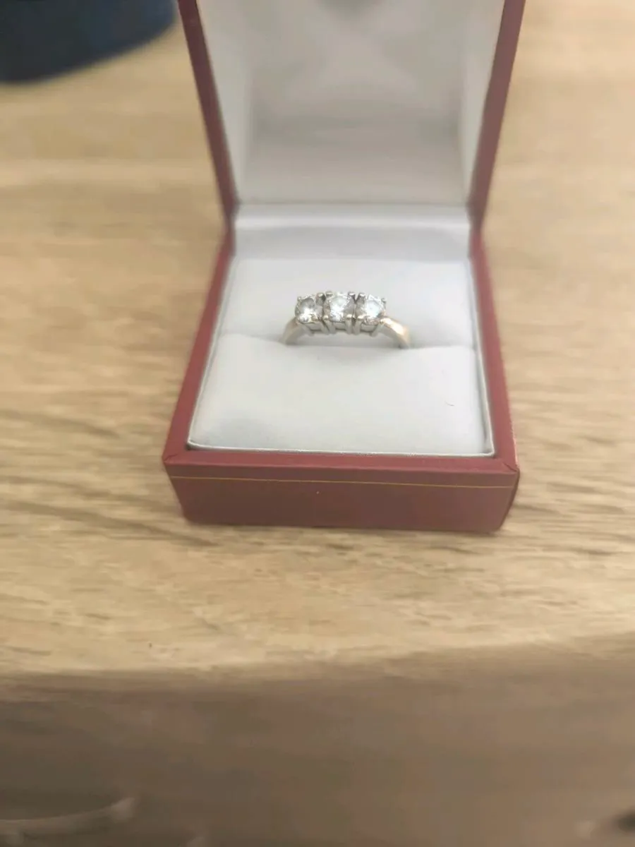 Engagement ring - Image 1