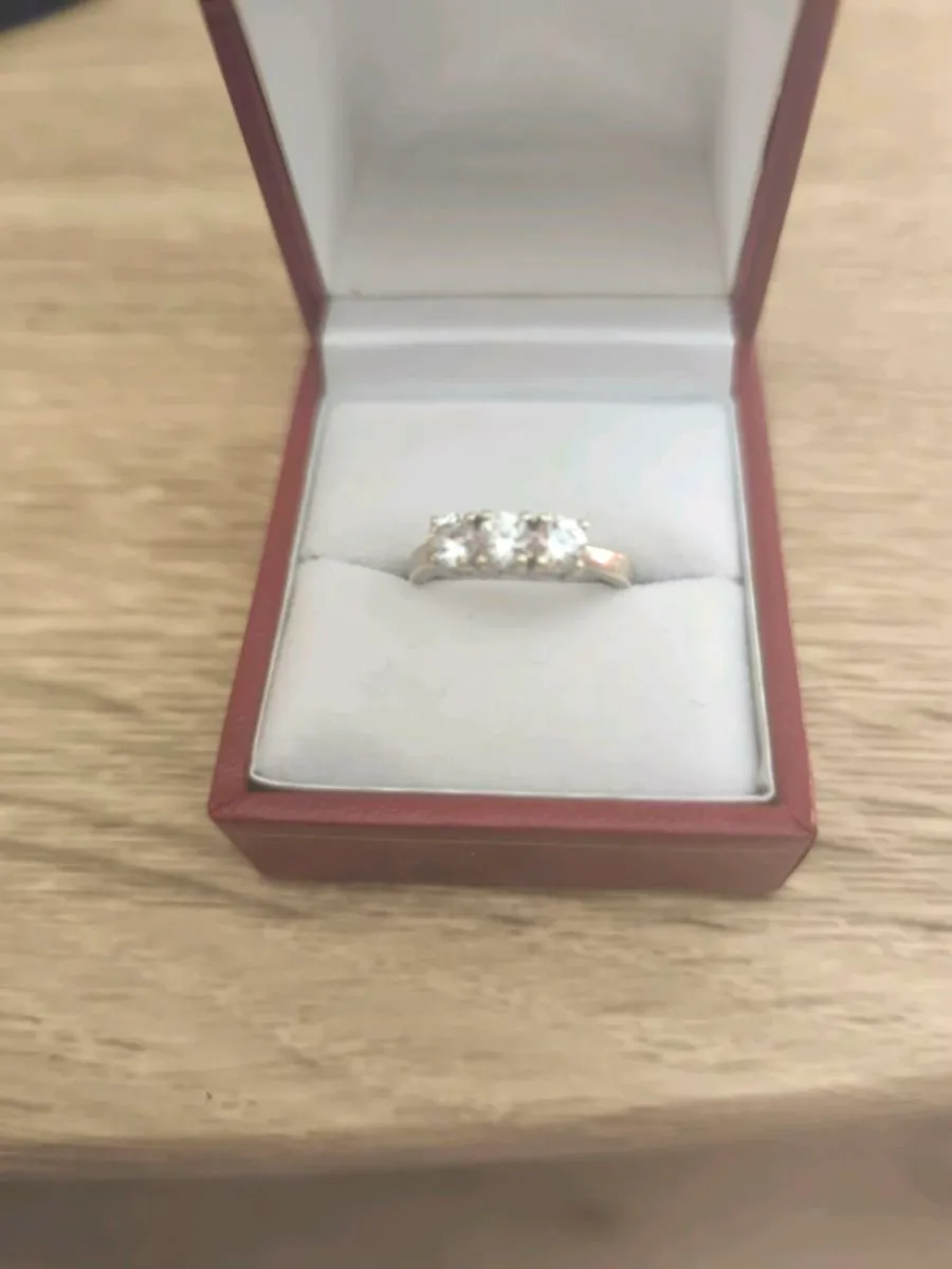 Engagement ring - Image 2