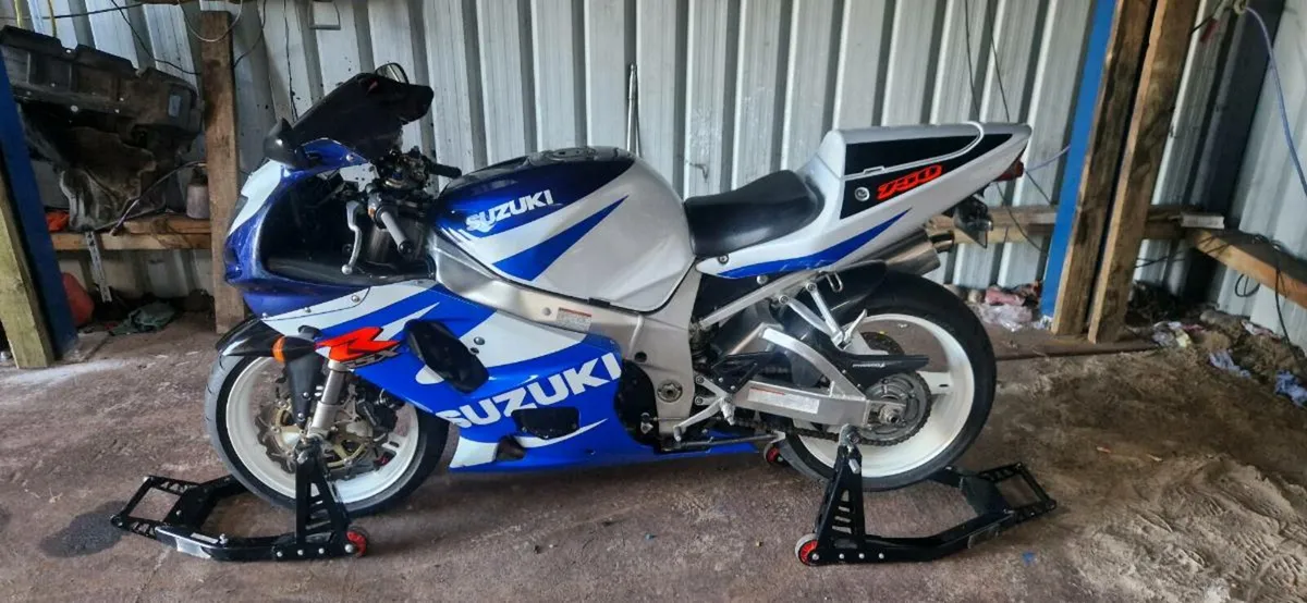 Suzuki Gsxr 750 K3 MINT LOW MILAGE - Image 4