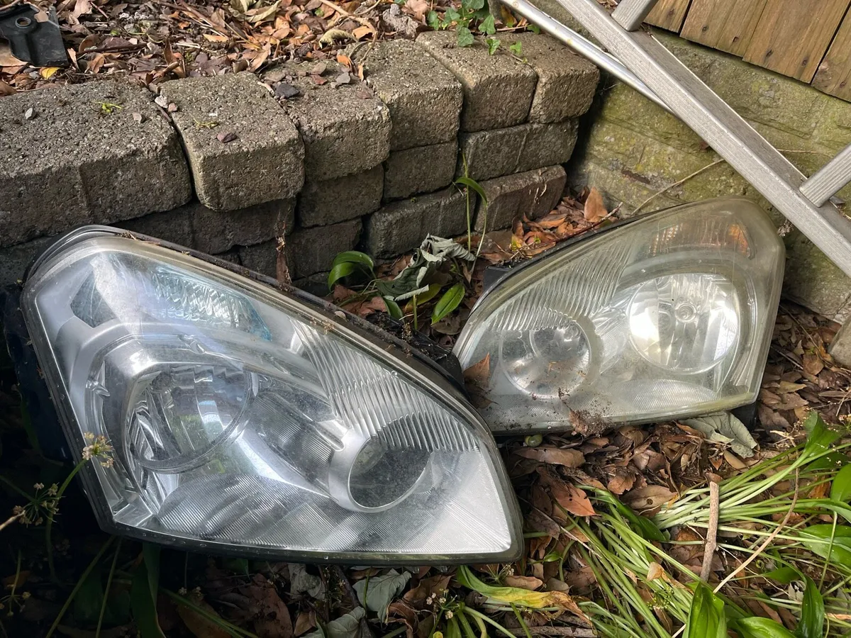 Headlights for nissan qashqai 2007-2010 - Image 1