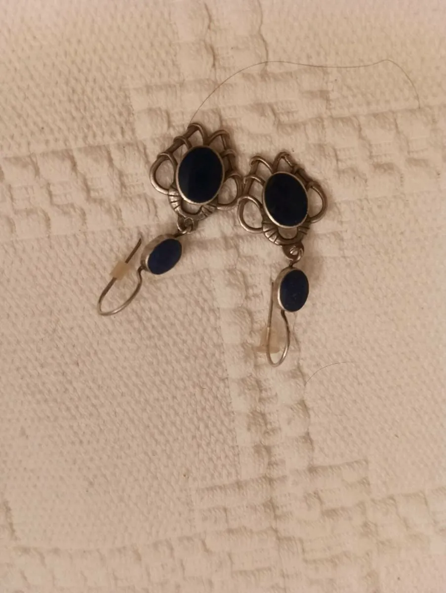 Beautiful vintage style earrings. - Image 2
