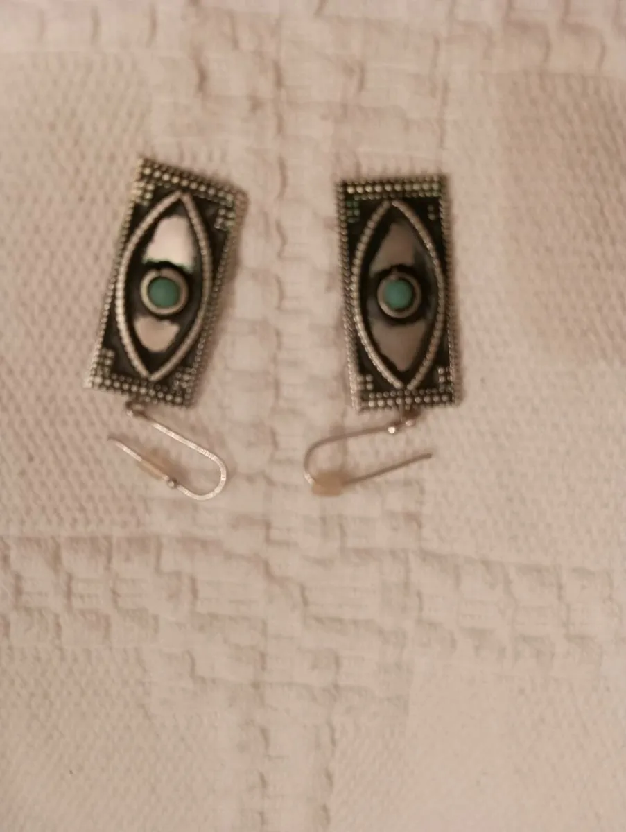 Beautiful vintage style earrings. - Image 3
