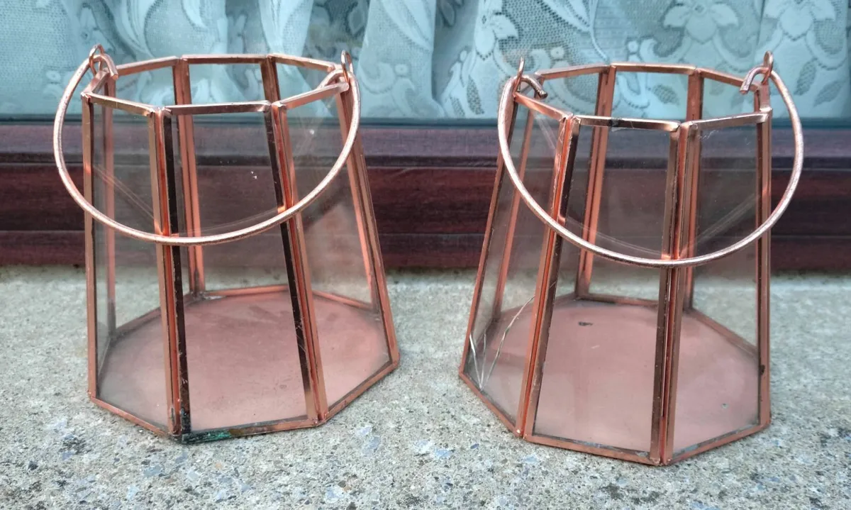 2 LANTERNS/CANDLE HOLDERS (USED). - Image 1