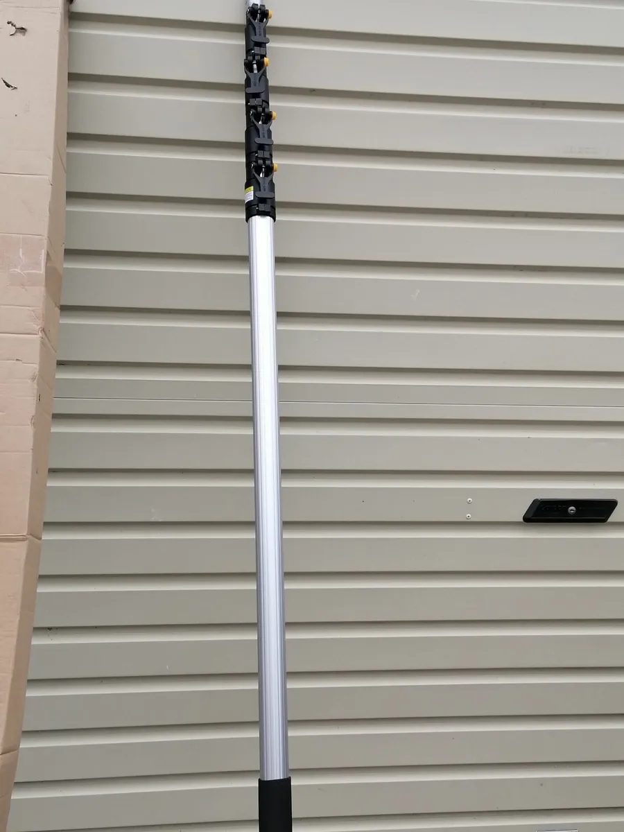 Telescopic water fed window cleaning pole - Image 1