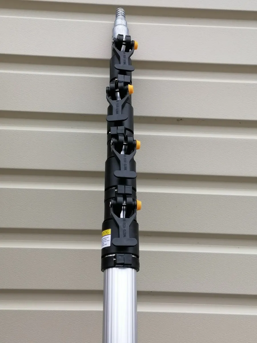Telescopic water fed window cleaning pole - Image 2