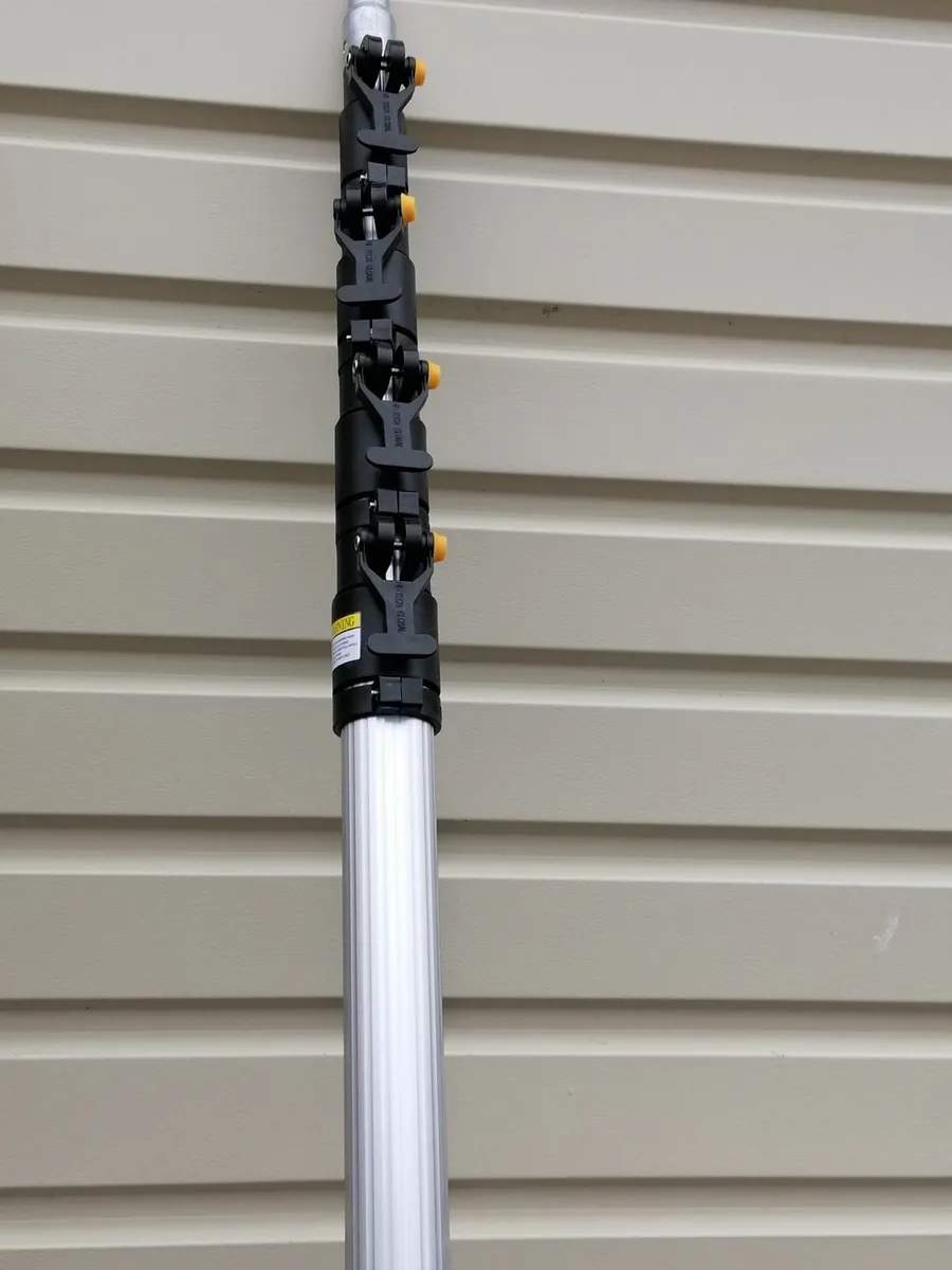 Telescopic water fed window cleaning pole - Image 3
