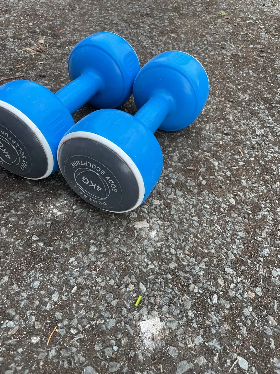 2 like new weights 4 kg each - Image 3
