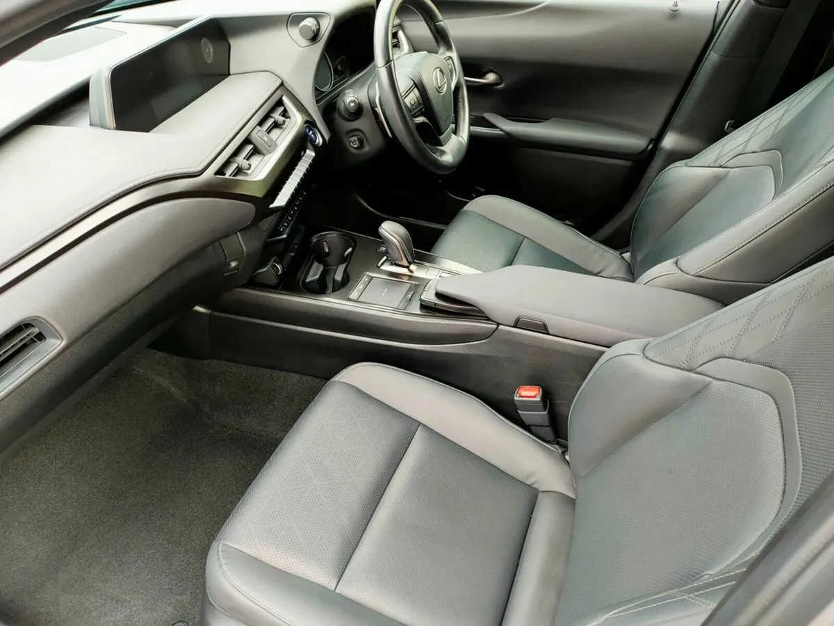 Lexus UX 300E 54kWh Premium + - Image 4