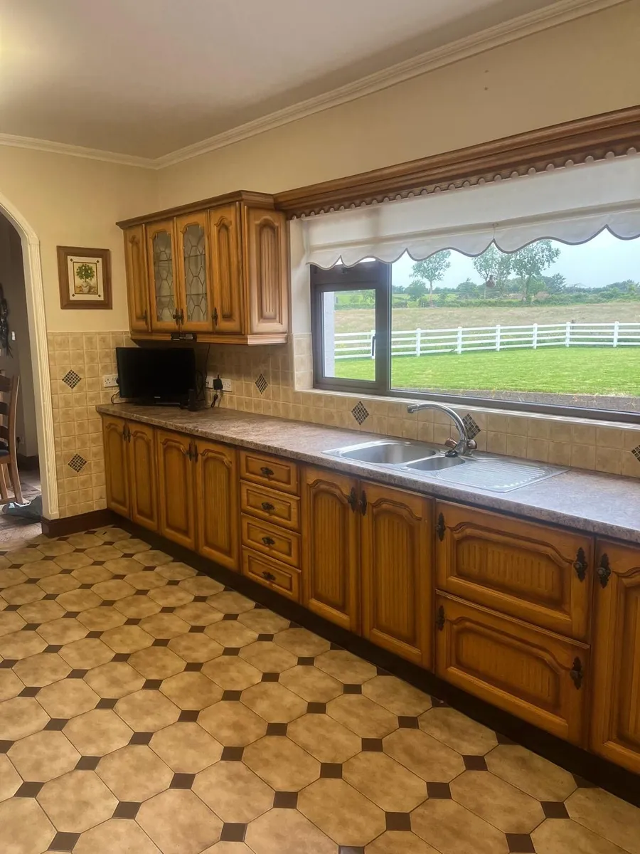 Solid shaded oak door kitchen - Image 1
