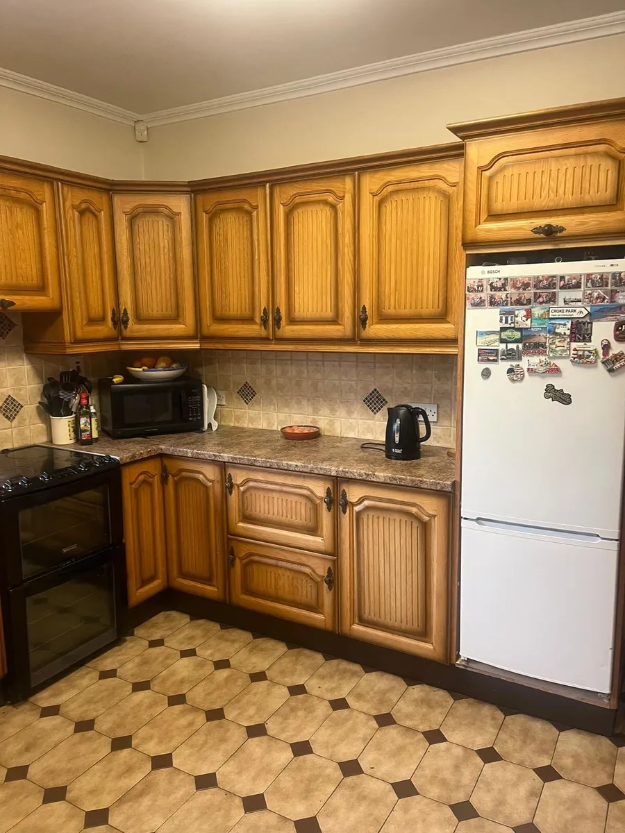 Solid shaded oak door kitchen - Image 2