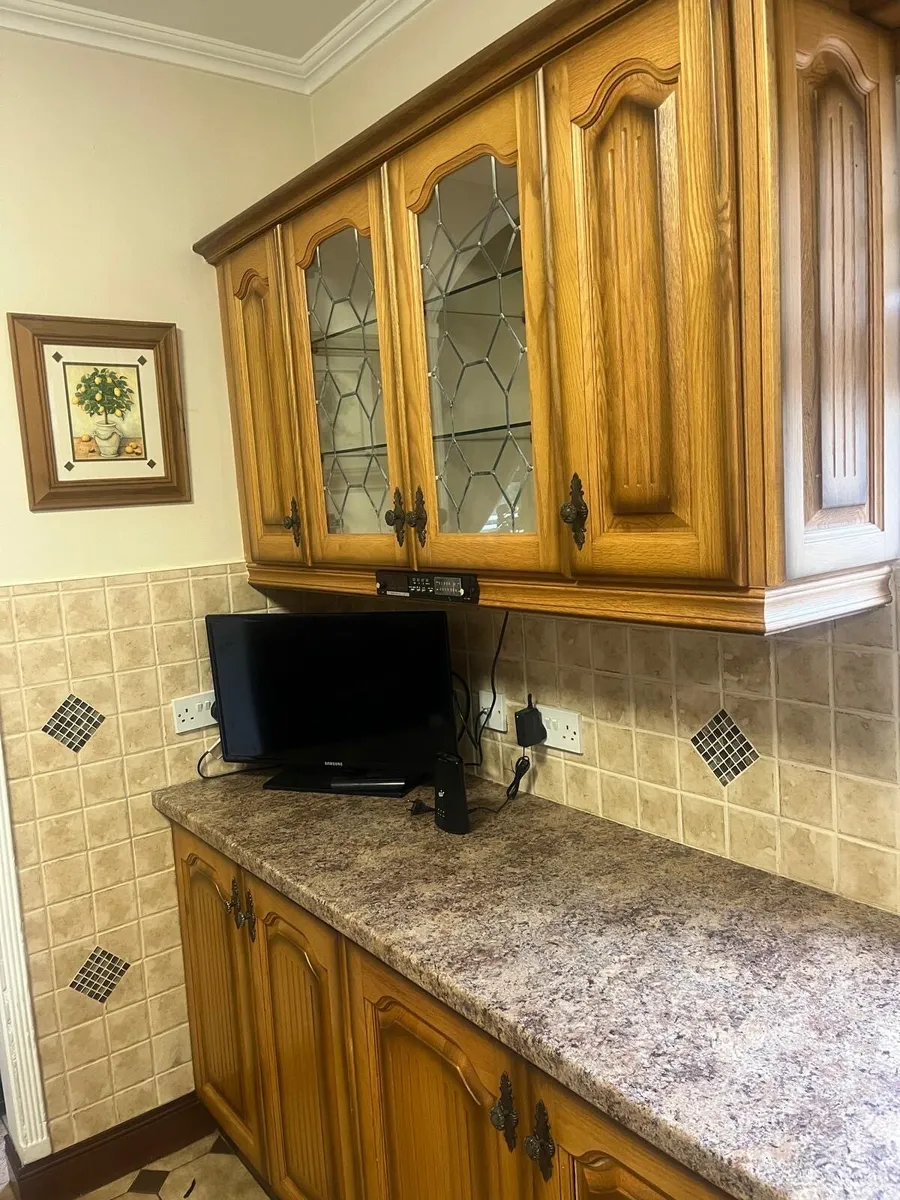 Solid shaded oak door kitchen - Image 3