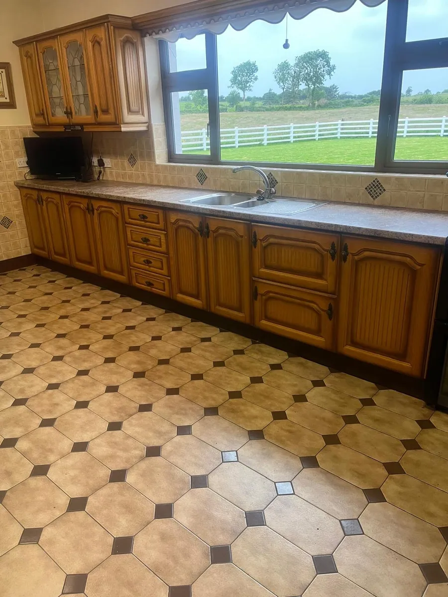 Solid shaded oak door kitchen - Image 4