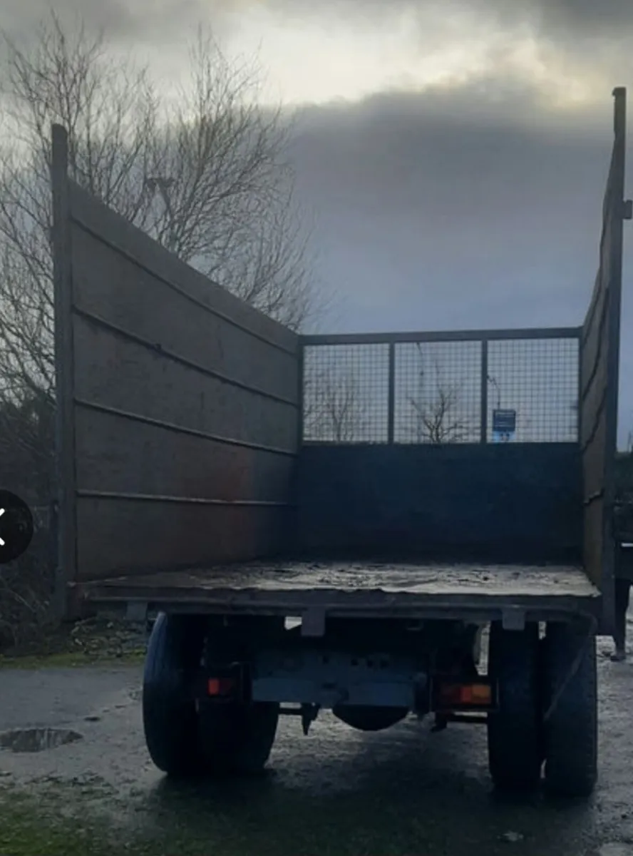 Tipping trailer