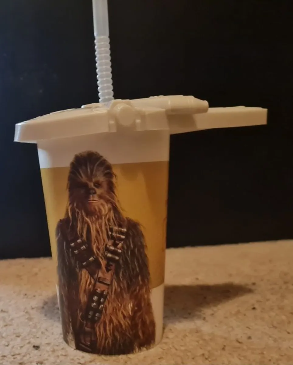 Star Wars Solo Movie Promotional Cups with Plastic straws and Millennium Falcon lids - Image 3