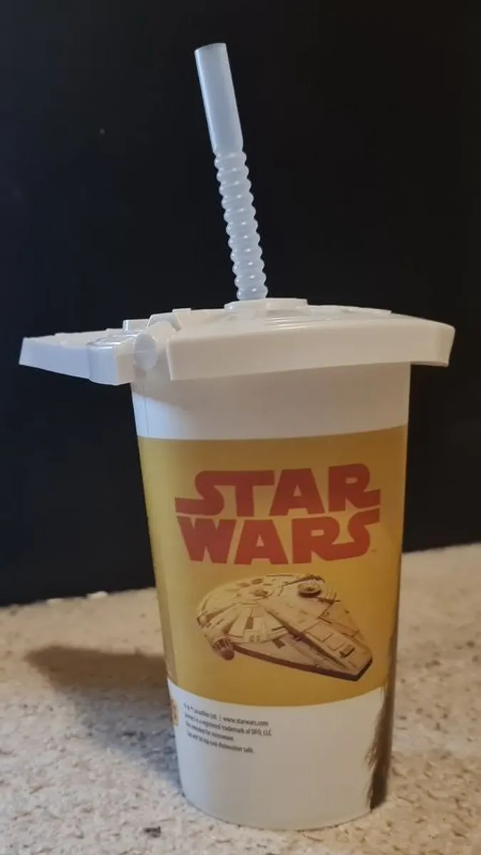 Star Wars Solo Movie Promotional Cups with Plastic straws and Millennium Falcon lids - Image 4