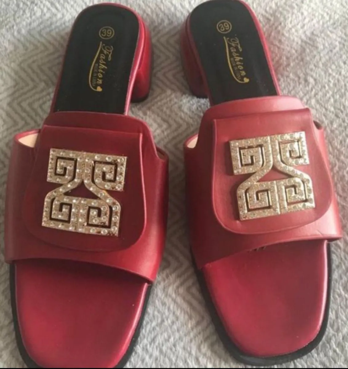 Brand New Ladies Red Sandals UK.6.. - Image 1