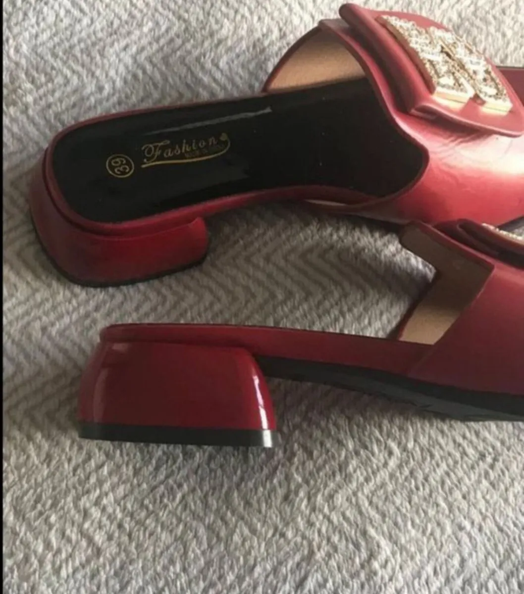 Brand New Ladies Red Sandals UK.6.. - Image 2