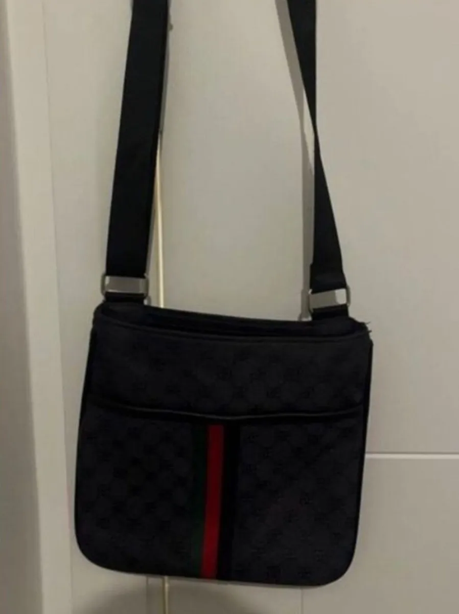 Like New Ladies Crossbody Handbag.. - Image 2