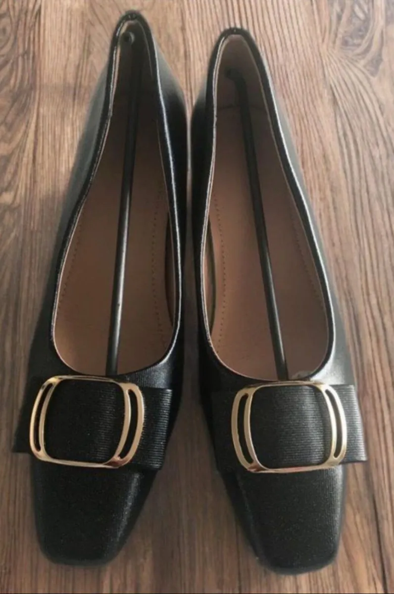 Brand New Ladies Shoes UK.5.. - Image 1