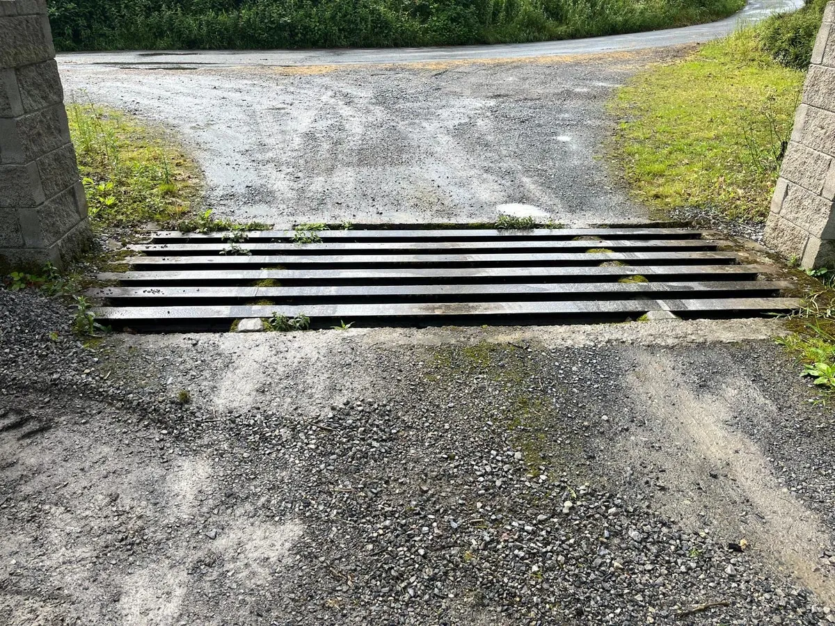 Steel Railway Tracks x6 - Image 1