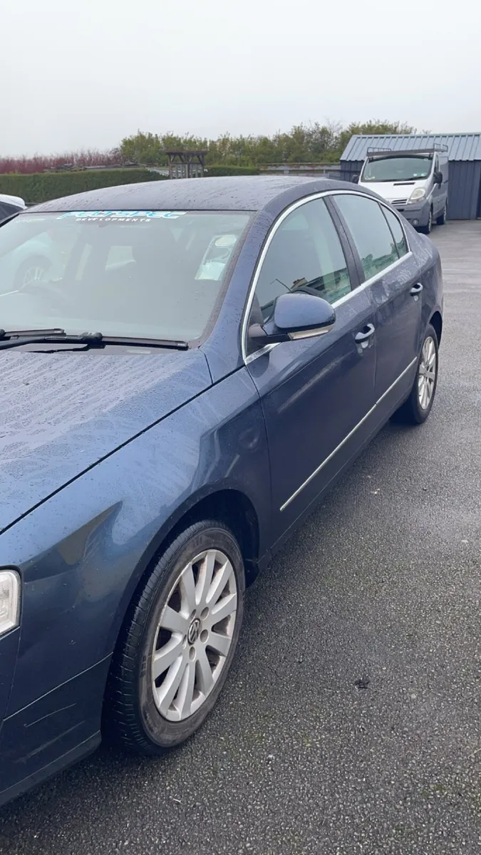Volkswagen Passat 2008 - Image 2