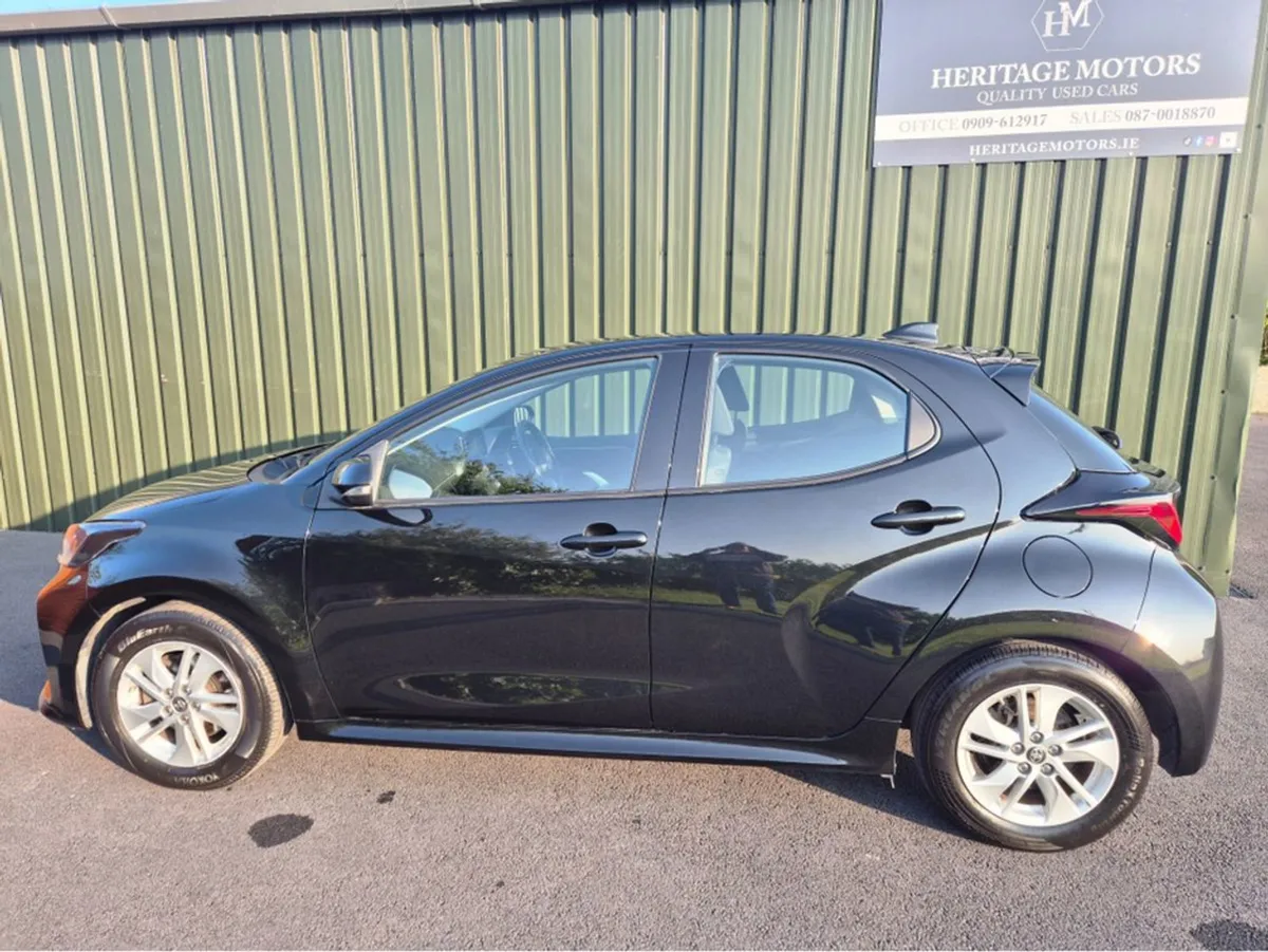 Toyota Yaris Hybrid Luna 4DR Auto - Image 2