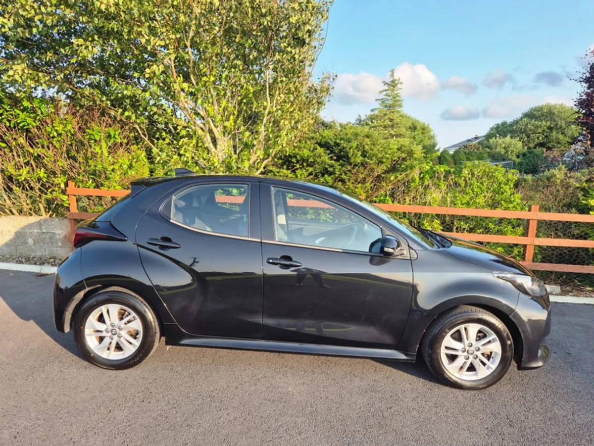 Toyota Yaris Hybrid Luna 4DR Auto - Image 3