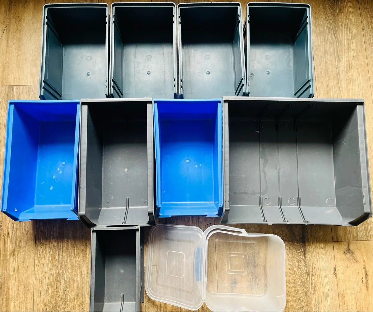 10 hard plastic boxes together €30 - Image 4