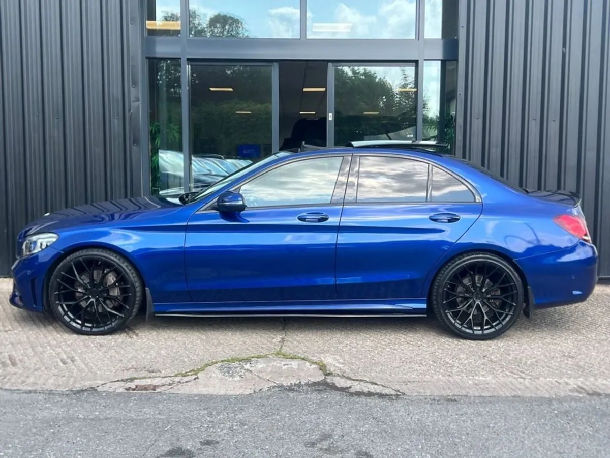 Mercedes-Benz C-Class 2.0 C220d AMG Line (premium - Image 4