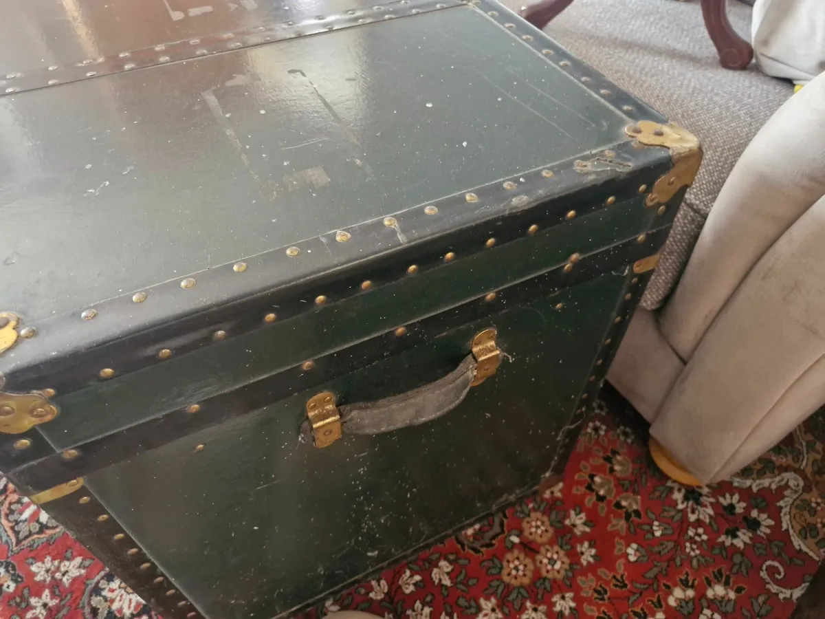 Vintage storage chest - Image 3