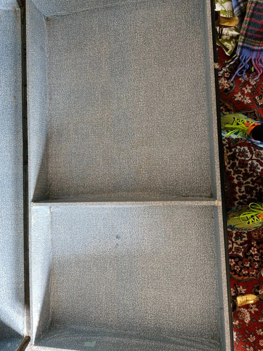 Vintage storage chest - Image 4