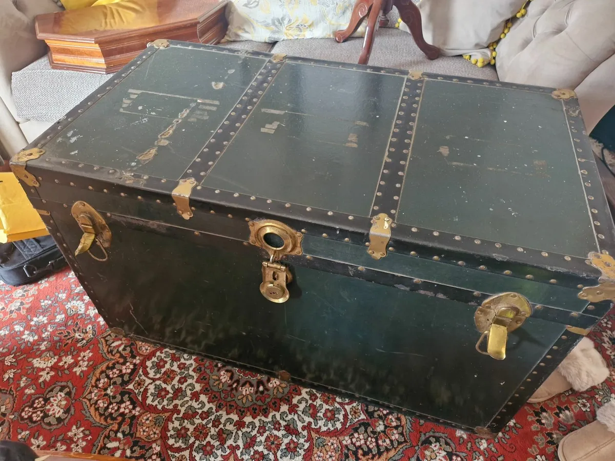 Vintage storage chest - Image 1