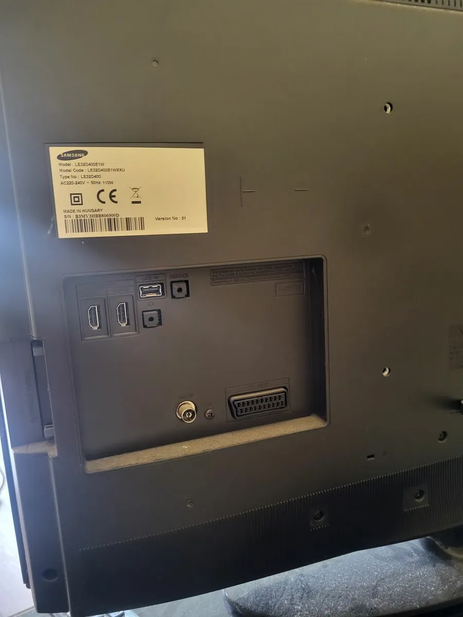 Samsung 28" TV & Stand - Image 3