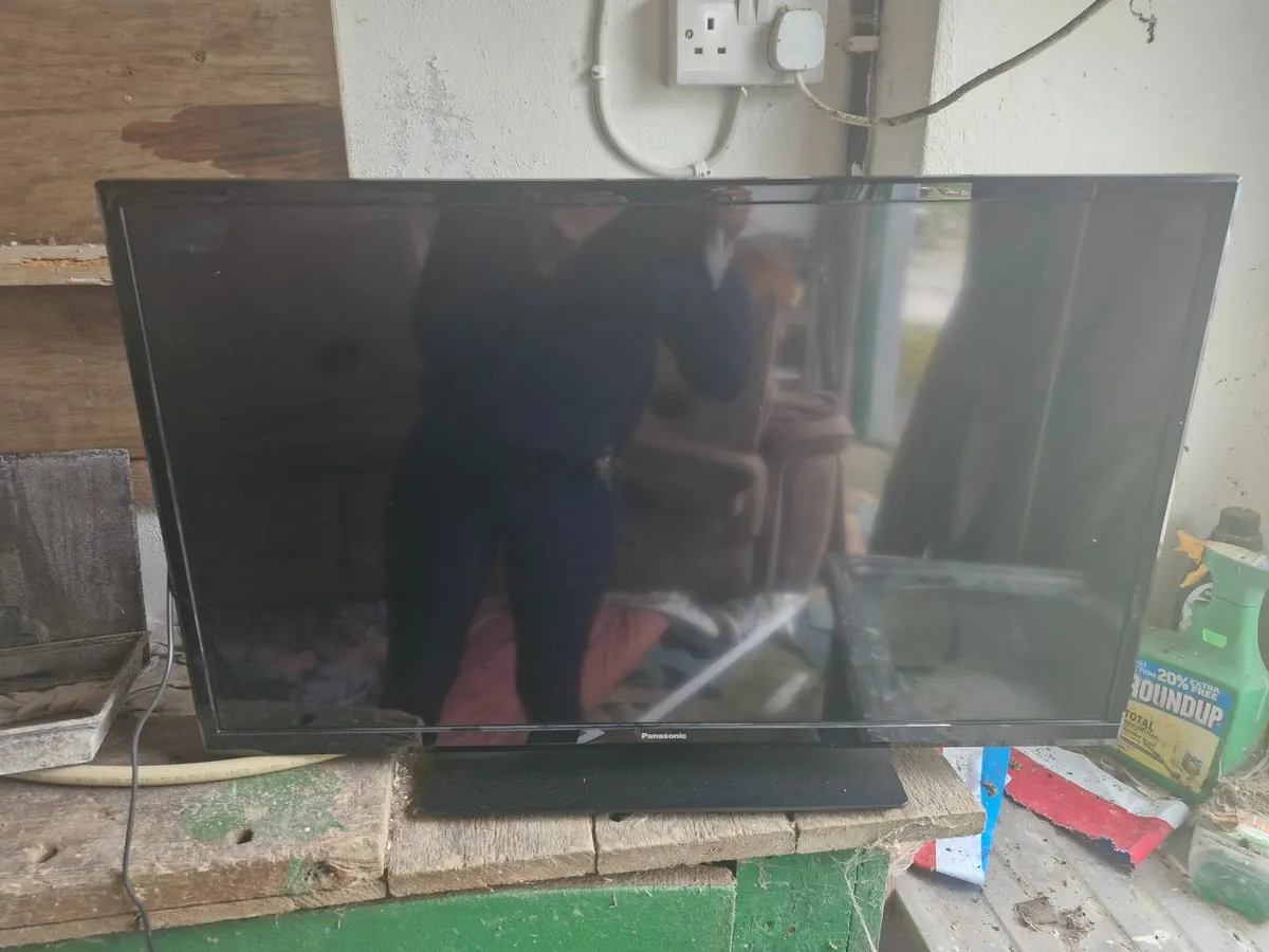 Panasonic television - Image 2