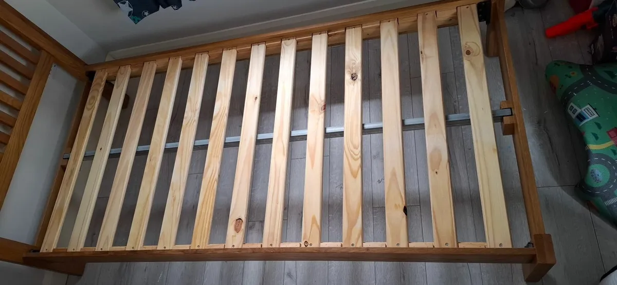 Single (3ft) oak bed frame and mattress - Image 4