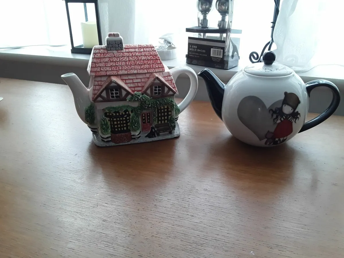 Two ceramic tea pots 1 Brand New - Image 1