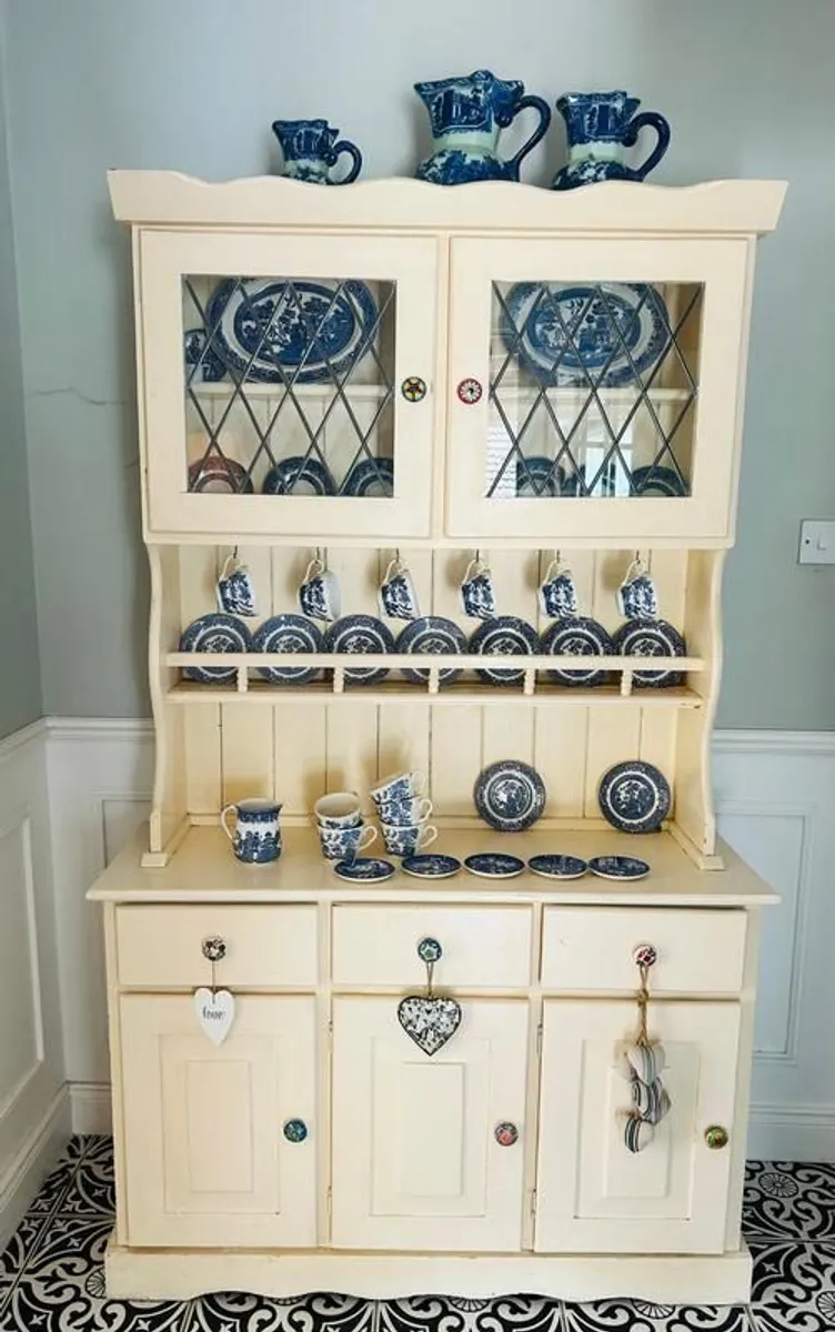 Country kitchen cabinet and contents - Image 1