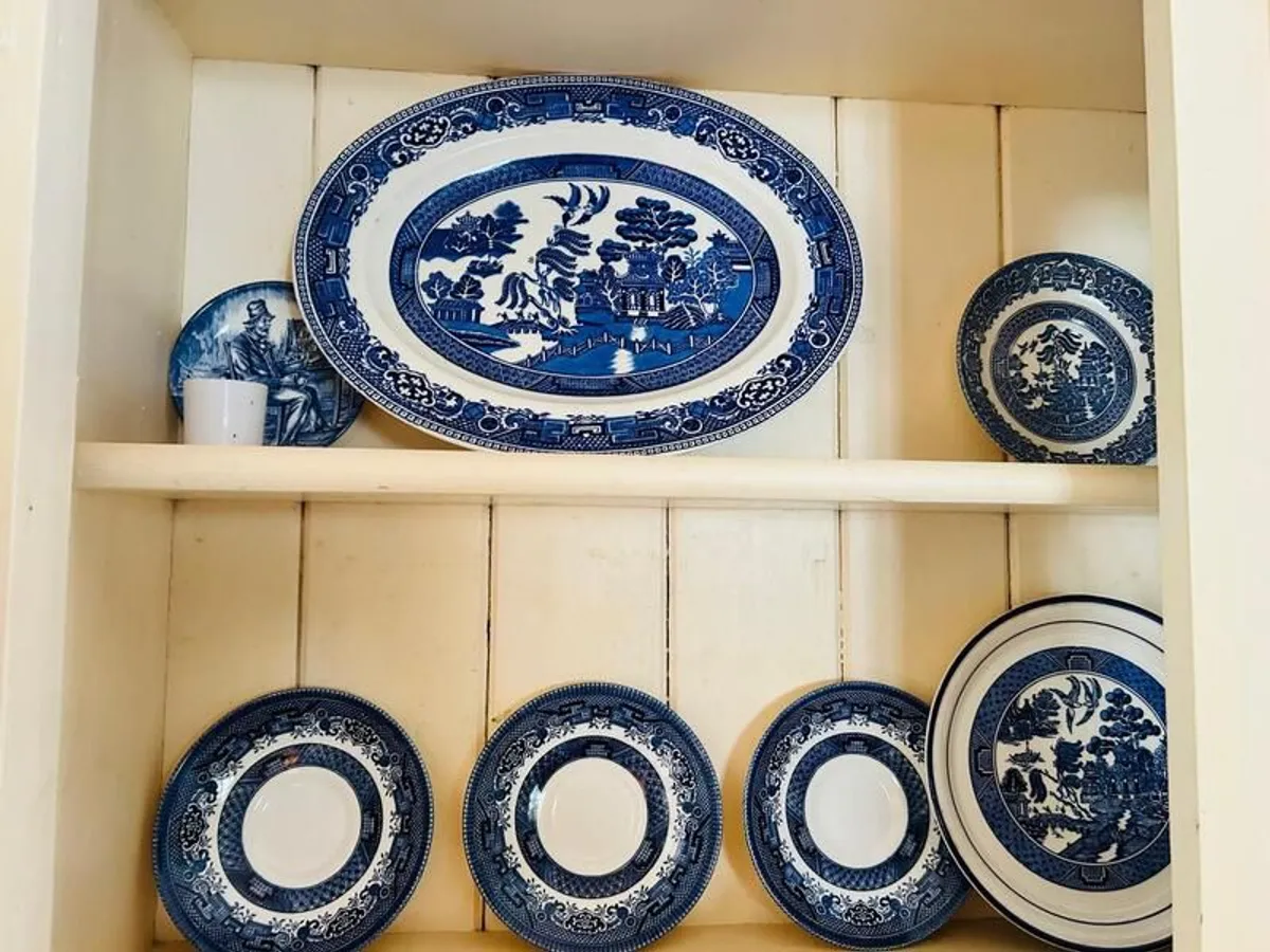 Country kitchen cabinet and contents - Image 3
